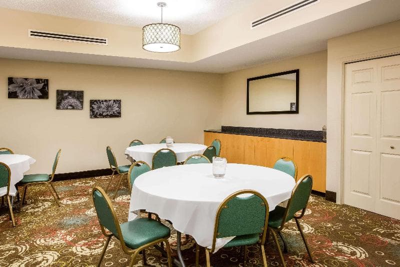 La Quinta Inn & Suites by Wyndham North Platte photo 1