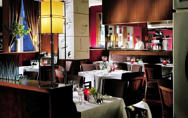 Canary Riverside Plaza Hotel 5