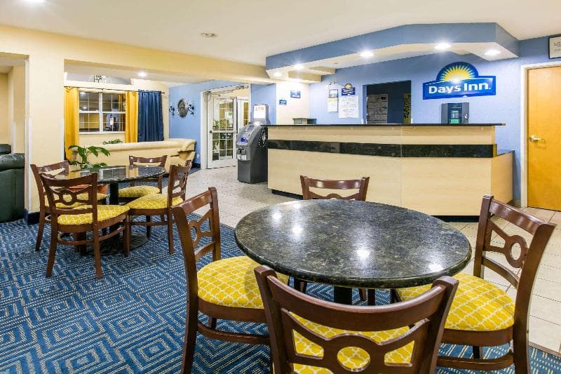 Days Inn & Suites By Wyndham Pryor 5
