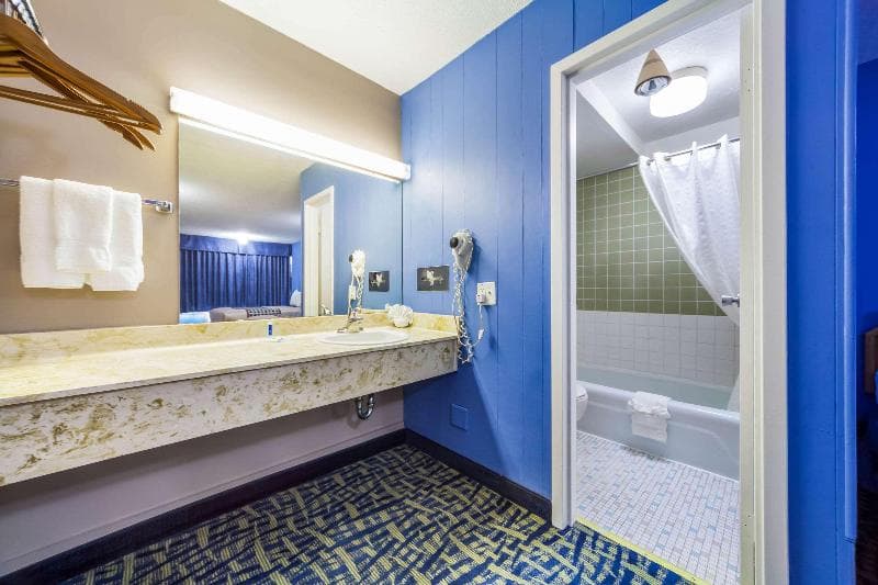 Hospitality Inn 4