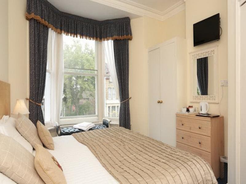 Arden House photo 1