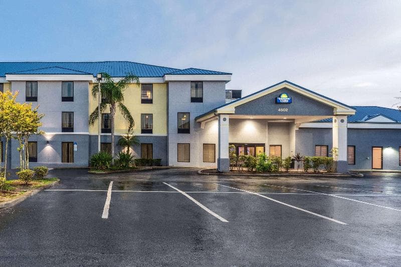 Days Inn & Suites by Wyndham Lakeland 4