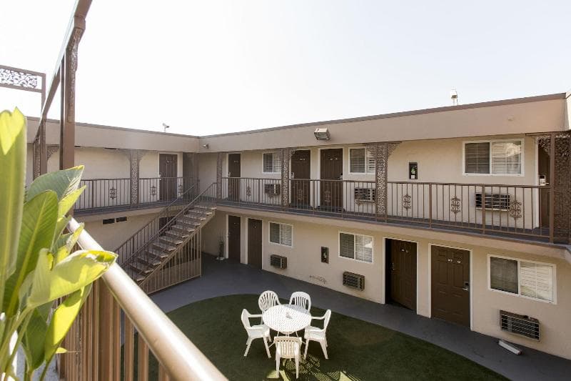 Beverly Inn 3
