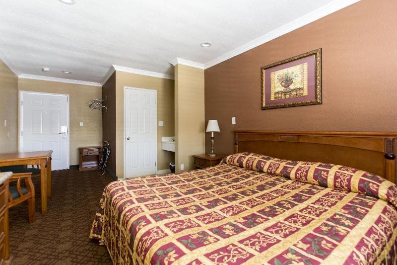 Beverly Inn 4