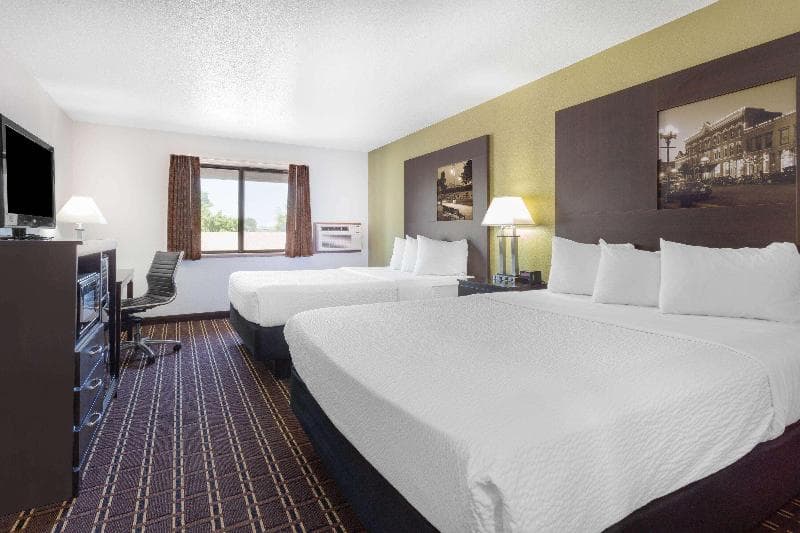 Super 8 By Wyndham La Crosse photo 1
