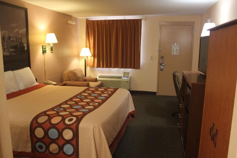 Super 8 By Wyndham Laurel photo 1