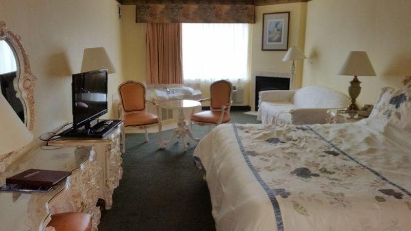 Palace Inn & Suites 2