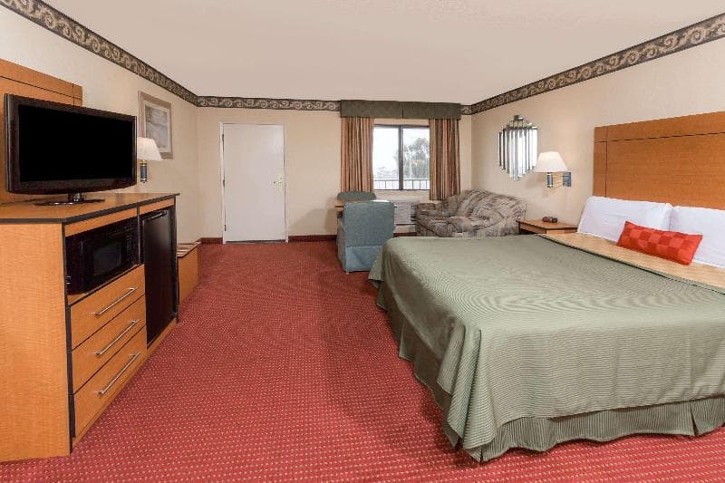 Travelodge By Wyndham San Clemente Beach photo 1