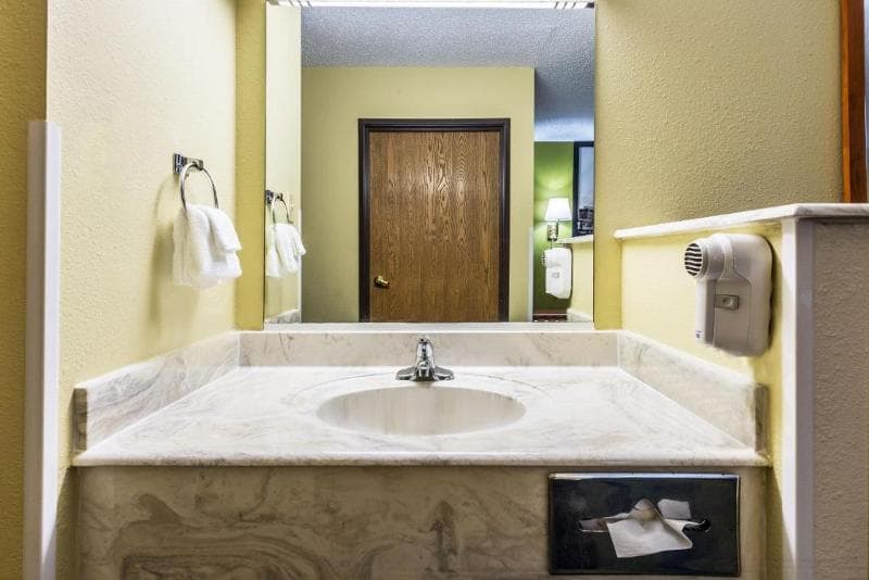 Super 8 By Wyndham Sulphur Lake Charles 4