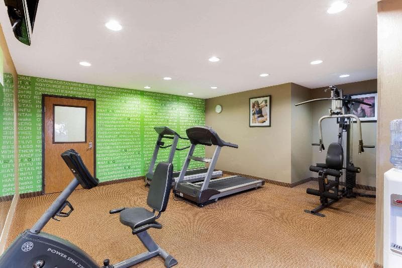 La Quinta Inn & Suites by Wyndham Frankfort photo 1