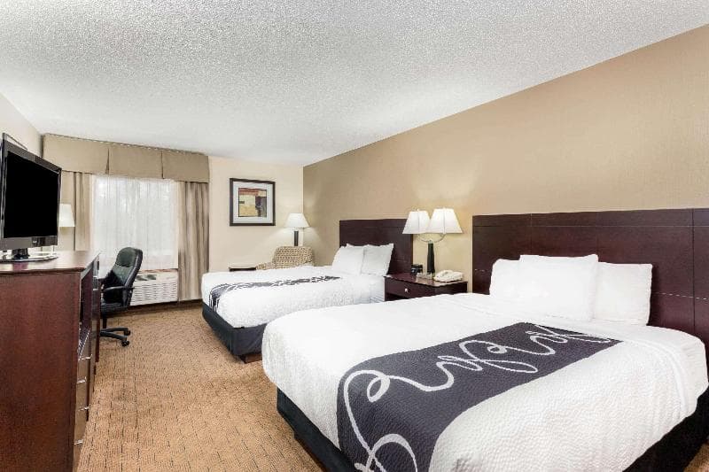 La Quinta Inn & Suites by Wyndham Frankfort 5