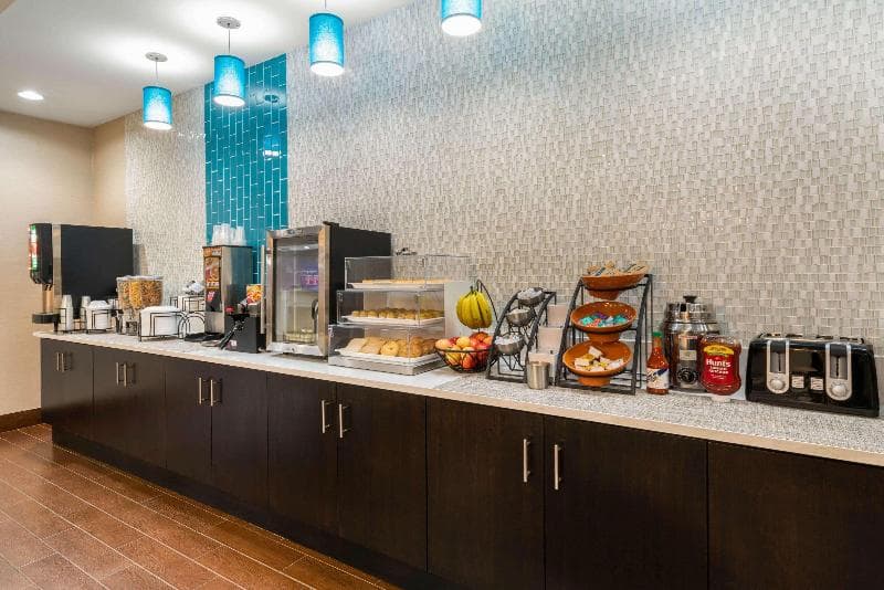 La Quinta Inn & Suites by Wyndham Boutte 3