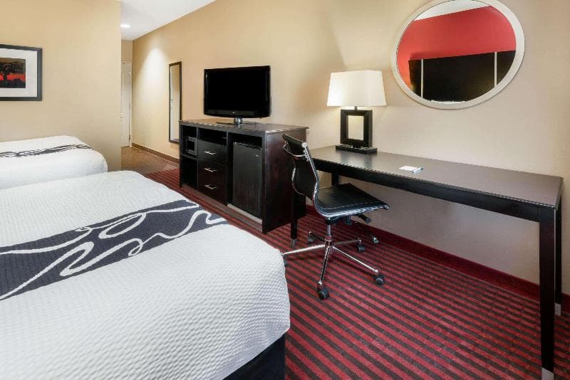 La Quinta Inn & Suites by Wyndham Boutte 4