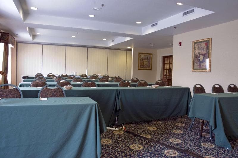 Best Western Plus Executive Hotel & Suites 5