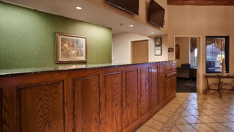 Best Western Plus Executive Hotel & Suites 3