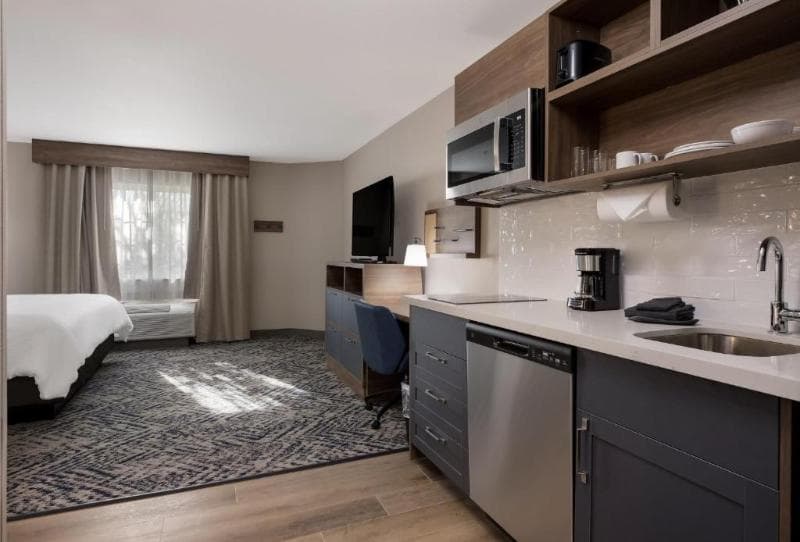 Candlewood Suites Lafayette 3
