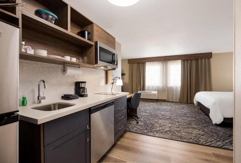 Candlewood Suites Lafayette 5