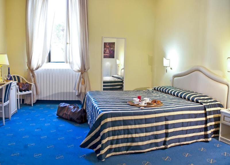 Hotel Navy 5