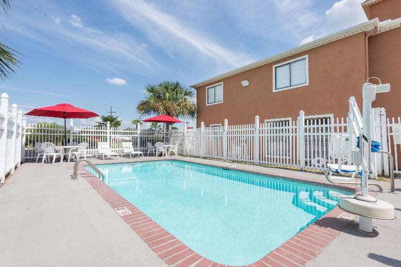 Days Inn by Wyndham Sulphur 5