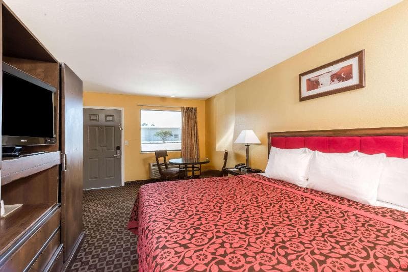 Days Inn by Wyndham Sulphur 3