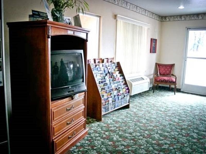 Crystal Inn & Suites 3