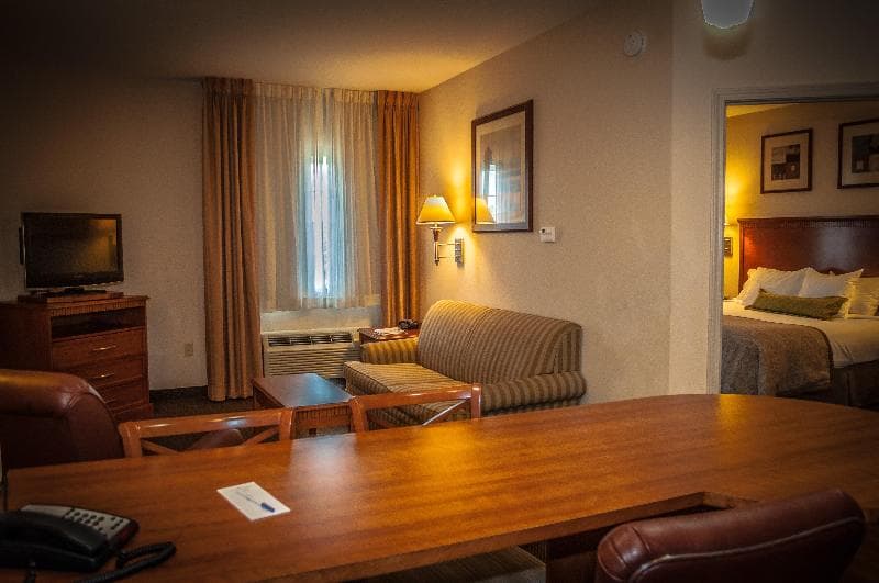 Candlewood Suites New Iberia 3