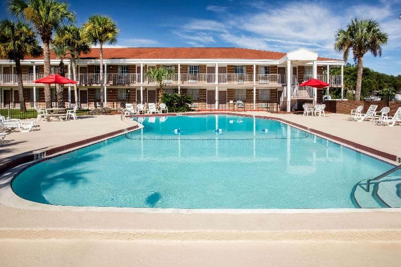 Super 8 By Wyndham Lake City 5