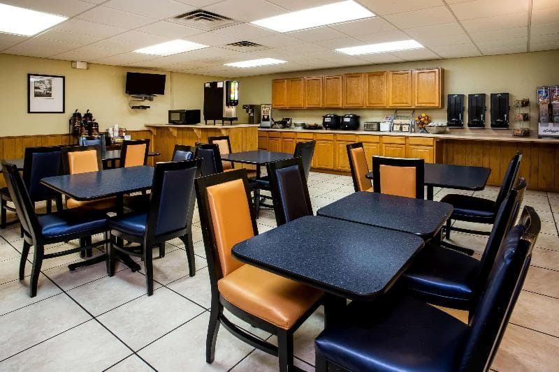 Super 8 By Wyndham Lake City 2