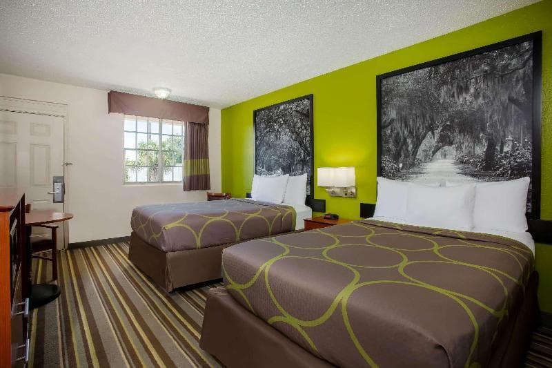 Super 8 By Wyndham Lake City photo 1