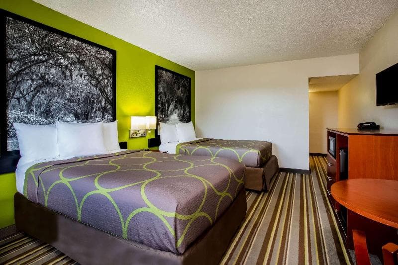 Super 8 By Wyndham Lake City 3