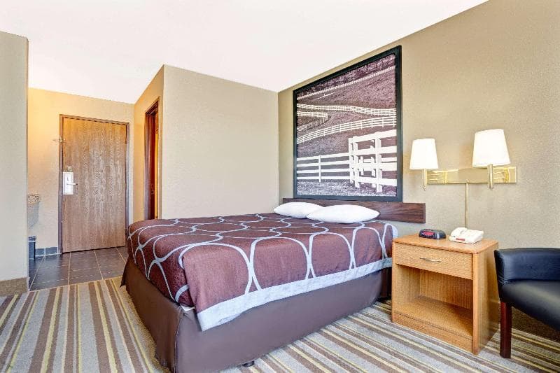 Super 8 By Wyndham Louisville Airport 2