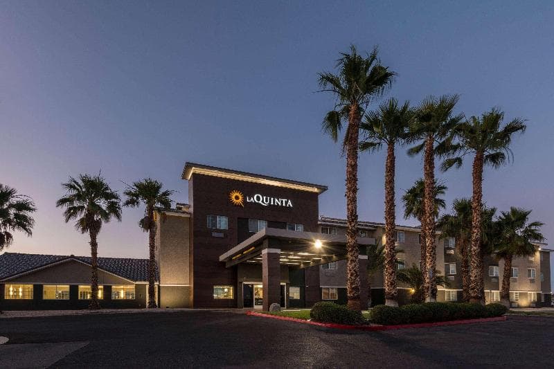 La Quinta Inn & Suites by Wyndham Las Vegas Nellis 4