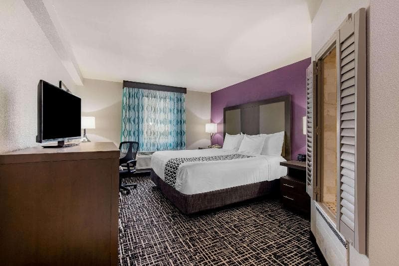 La Quinta Inn by Wyndham West Long Branch 3