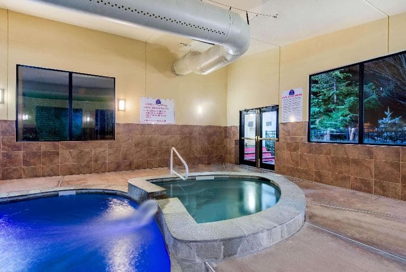 La Quinta Inn by Wyndham West Long Branch 4