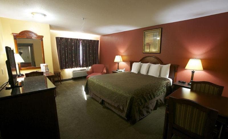 Comfort Inn & Suites 3