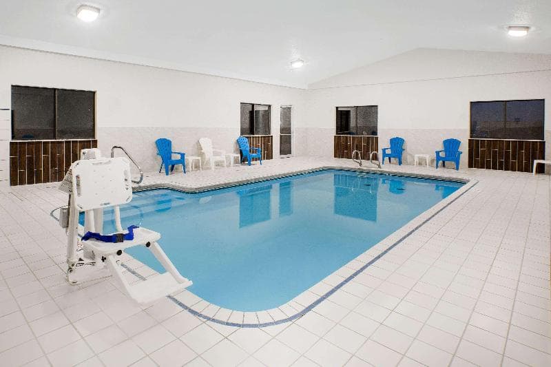 Days Inn By Wyndham York 5