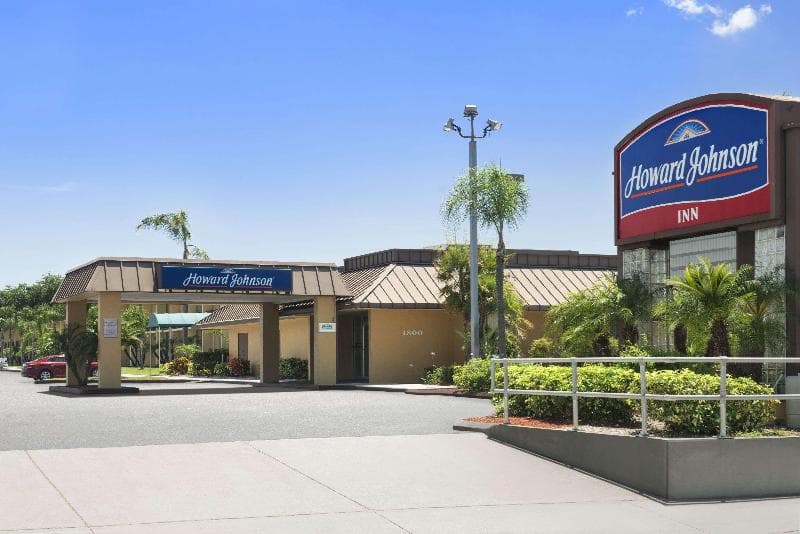 Howard Johnson by Wyndham Winter Haven 2