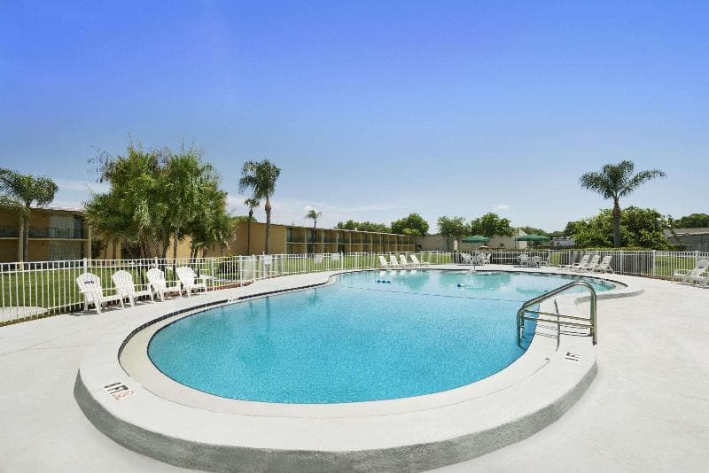 Howard Johnson by Wyndham Winter Haven 5