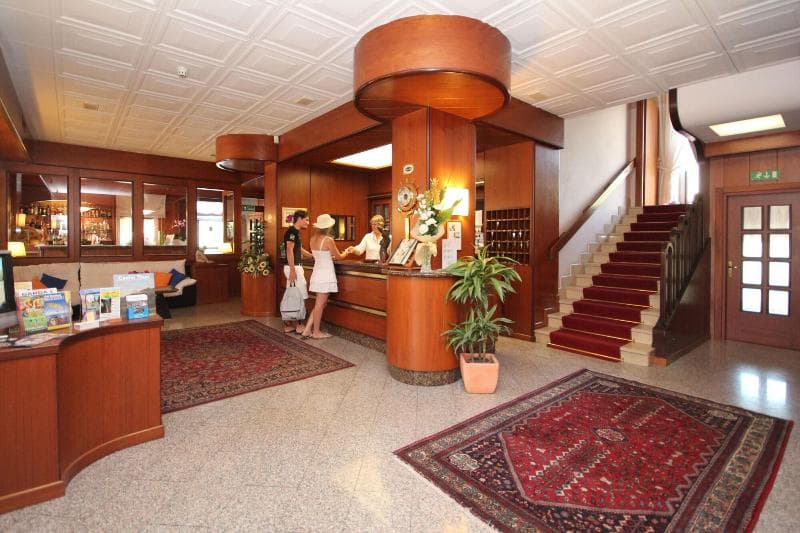 Riviera 4