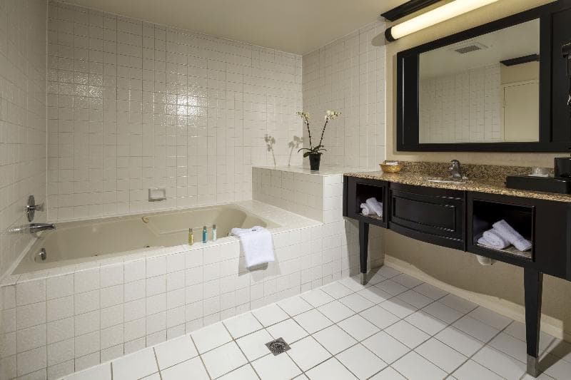 Canoga Hotel 3