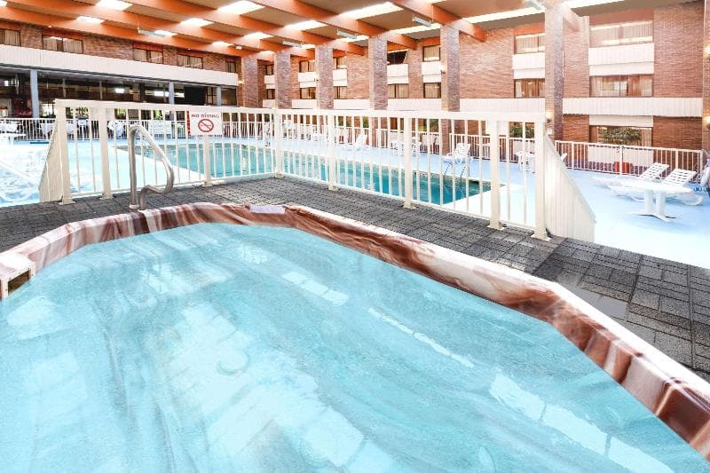 Ramada By Wyndham Lansing Hotel & Conference Center 5