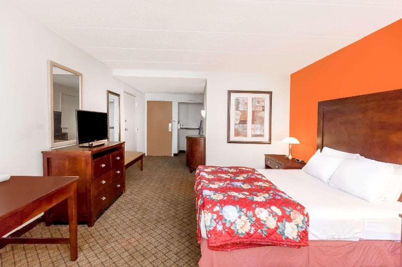 Ramada By Wyndham Lansing Hotel & Conference Center photo 1
