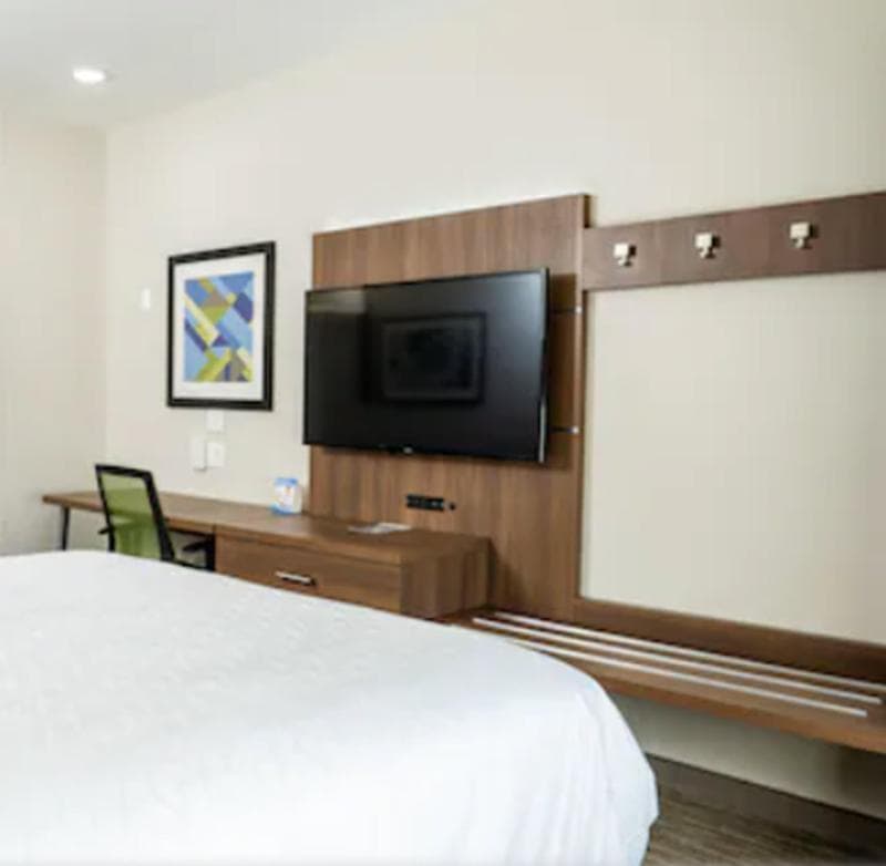 Holiday Inn Express & Suites Lake Forest - Irvine East 4