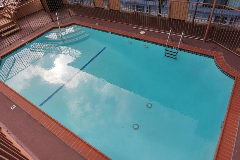 Hollywood Inn Express North 2