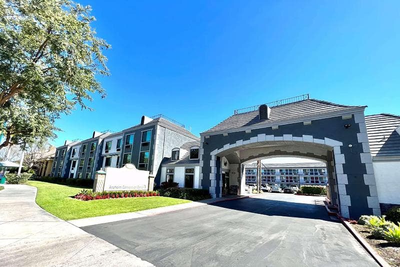 Ramada by Wyndham Anaheim Convention Center photo 1