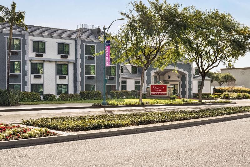 Ramada by Wyndham Anaheim Convention Center 2