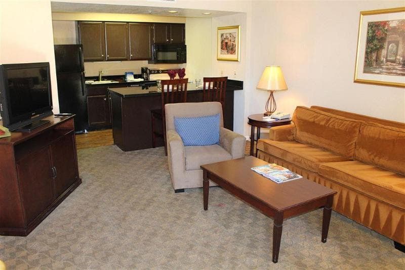 Chase Suite Hotel Brea 3