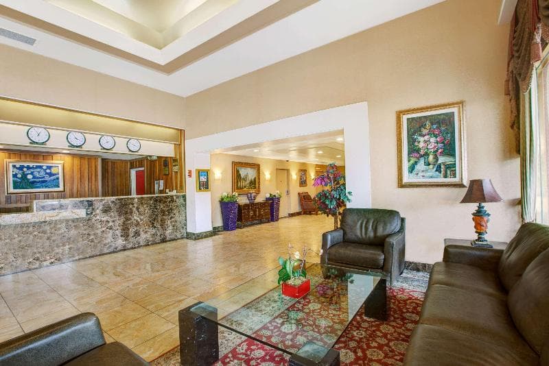 Ramada by Wyndham Hawthorne/LAX 3