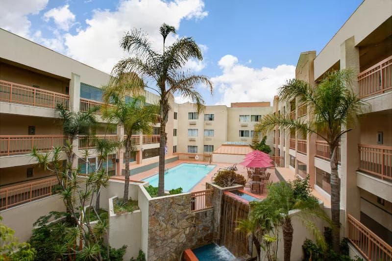 Ramada by Wyndham Hawthorne/LAX 4
