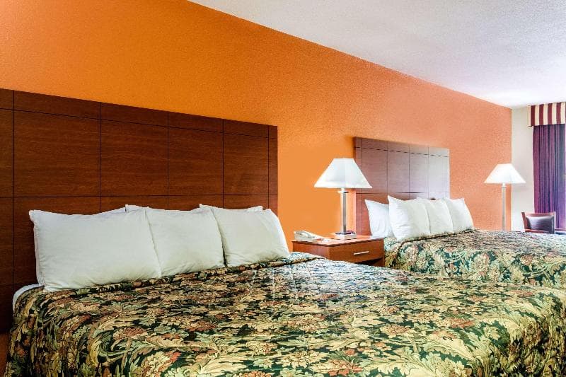 Days Inn by Wyndham Lake City I-10 3
